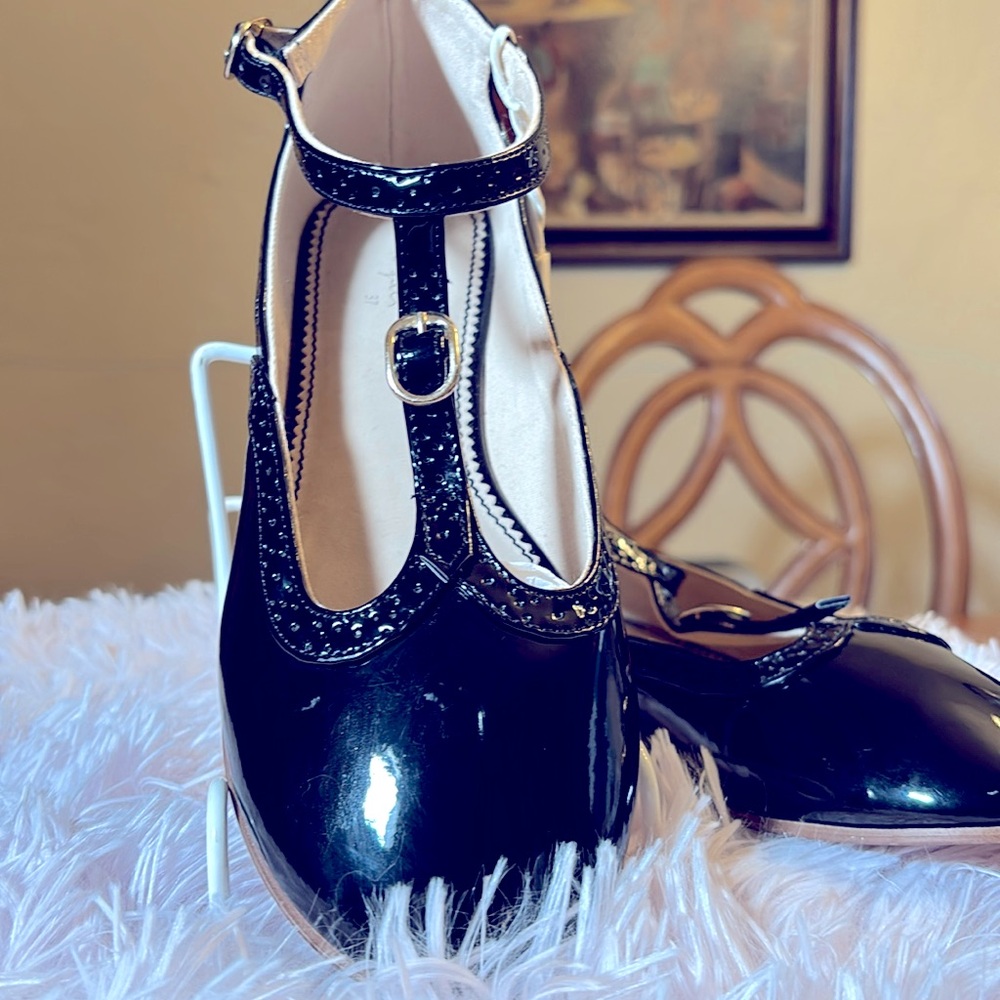 NWOT ZARA girls patent  T-Strap dress shoes in black
